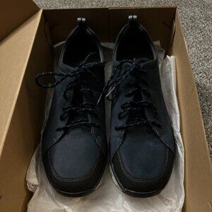 Clarks Wave 2.0 Lace Sneakers – Navy Blue – Women’s 9.5 Medium – New in Box